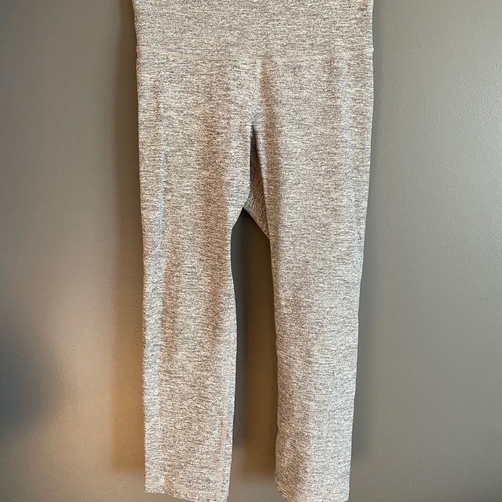 Old Navy High Waisted Elevate Leggings Cropped